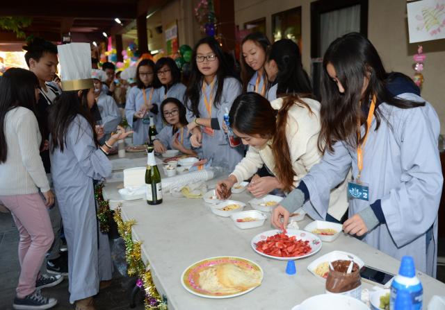 Chùa Đức Viên, San Jose ( Hoa Kỳ ) Tổ Chức Khoá Tu Thiếu Nhi Mùa Đông Và Hội Â3m Thực Mừng Năm Mới 2017.