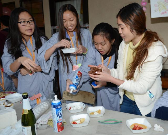 Chùa Đức Viên, San Jose ( Hoa Kỳ ) Tổ Chức Khoá Tu Thiếu Nhi Mùa Đông Và Hội Â3m Thực Mừng Năm Mới 2017.