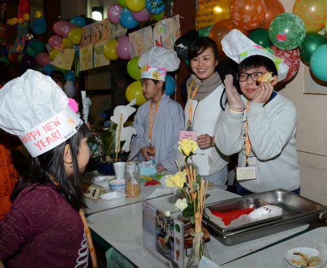 Chùa Đức Viên, San Jose ( Hoa Kỳ ) Tổ Chức Khoá Tu Thiếu Nhi Mùa Đông Và Hội Â3m Thực Mừng Năm Mới 2017.