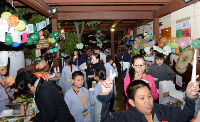 Chùa Đức Viên, San Jose ( Hoa Kỳ ) Tổ Chức Khoá Tu Thiếu Nhi Mùa Đông Và Hội Â3m Thực Mừng Năm Mới 2017.