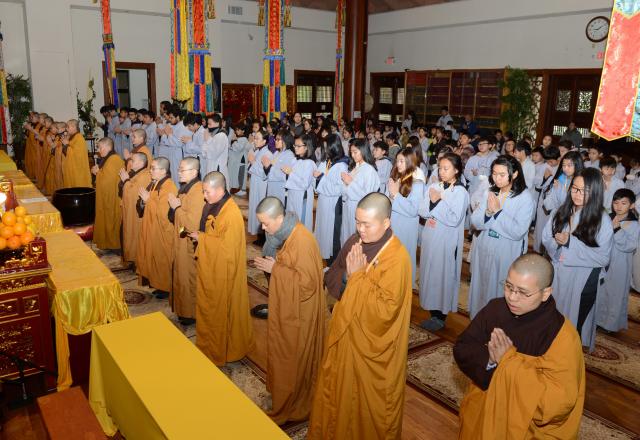 Chùa Đức Viên, San Jose ( Hoa Kỳ ) Tổ Chức Khoá Tu Thiếu Nhi Mùa Đông Và Hội Â3m Thực Mừng Năm Mới 2017.