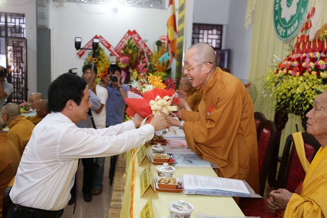 Gương sáng muôn thuở chiếu soi