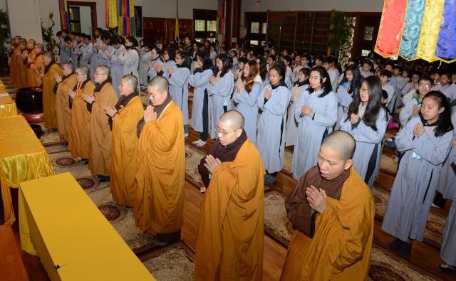 Chùa Đức Viên, San Jose ( Hoa Kỳ ) Tổ Chức Khoá Tu Thiếu Nhi Mùa Đông Và Hội Â3m Thực Mừng Năm Mới 2017.