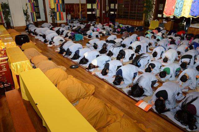 Chùa Đức Viên, San Jose ( Hoa Kỳ ) Tổ Chức Khoá Tu Thiếu Nhi Mùa Đông Và Hội Â3m Thực Mừng Năm Mới 2017.