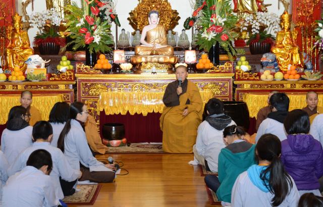 Chùa Đức Viên, San Jose ( Hoa Kỳ ) Tổ Chức Khoá Tu Thiếu Nhi Mùa Đông Và Hội Â3m Thực Mừng Năm Mới 2017.