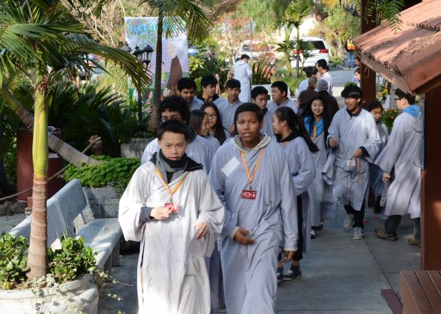 Chùa Đức Viên, San Jose ( Hoa Kỳ ) Tổ Chức Khoá Tu Thiếu Nhi Mùa Đông Và Hội Â3m Thực Mừng Năm Mới 2017.