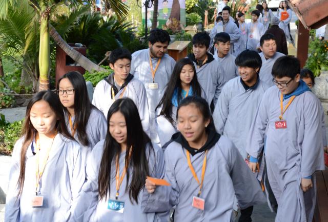 Chùa Đức Viên, San Jose ( Hoa Kỳ ) Tổ Chức Khoá Tu Thiếu Nhi Mùa Đông Và Hội Â3m Thực Mừng Năm Mới 2017.