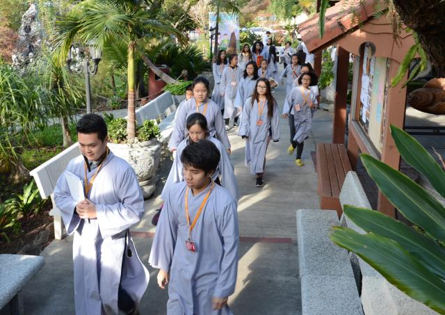 Chùa Đức Viên, San Jose ( Hoa Kỳ ) Tổ Chức Khoá Tu Thiếu Nhi Mùa Đông Và Hội Â3m Thực Mừng Năm Mới 2017.