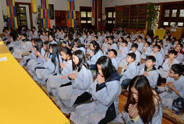 Chùa Đức Viên, San Jose ( Hoa Kỳ ) Tổ Chức Khoá Tu Thiếu Nhi Mùa Đông Và Hội Â3m Thực Mừng Năm Mới 2017.