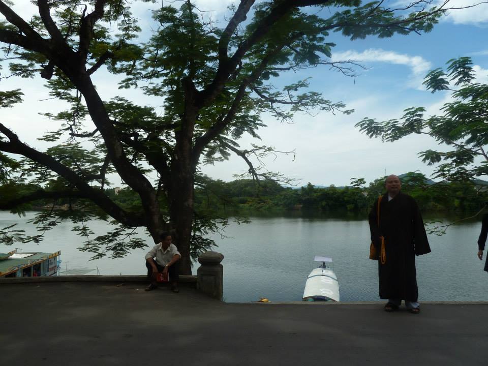 Gương sáng muôn thuở chiếu soi