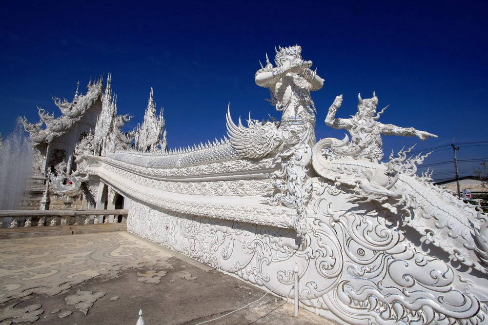 Khám phá Wat Rong Khun kỳ quan Phật giáo trắng của Thái Lan