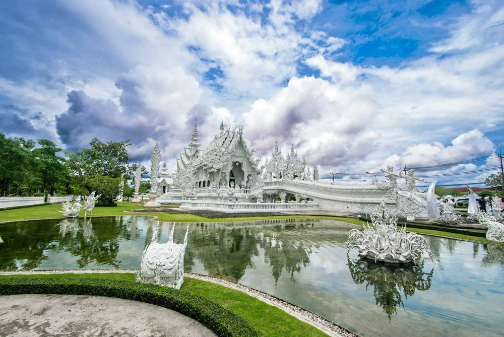 Khám phá Wat Rong Khun kỳ quan Phật giáo trắng của Thái Lan