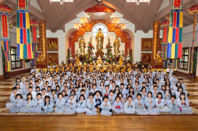 Chùa Đức Viên, San Jose ( Hoa Kỳ ) Tổ Chức Khoá Tu Thiếu Nhi Mùa Đông Và Hội Â3m Thực Mừng Năm Mới 2017.