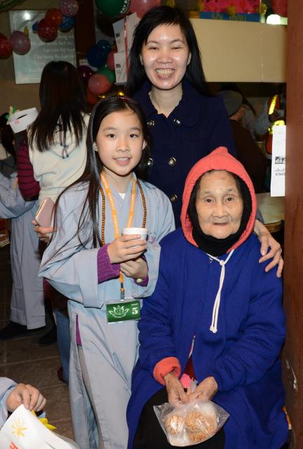 Chùa Đức Viên, San Jose ( Hoa Kỳ ) Tổ Chức Khoá Tu Thiếu Nhi Mùa Đông Và Hội Â3m Thực Mừng Năm Mới 2017.