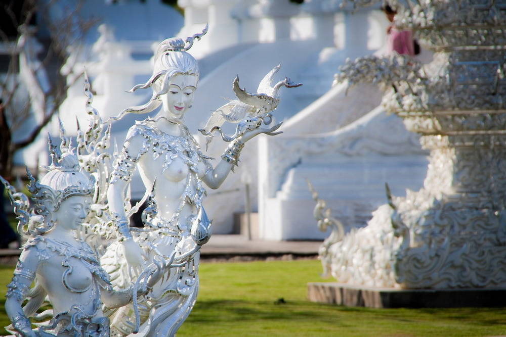 Khám phá Wat Rong Khun kỳ quan Phật giáo trắng của Thái Lan