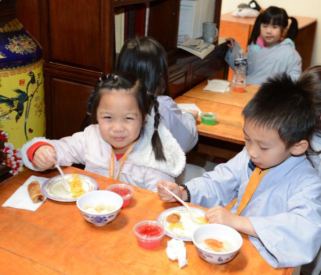 Chùa Đức Viên, San Jose ( Hoa Kỳ ) Tổ Chức Khoá Tu Thiếu Nhi Mùa Đông Và Hội Â3m Thực Mừng Năm Mới 2017.