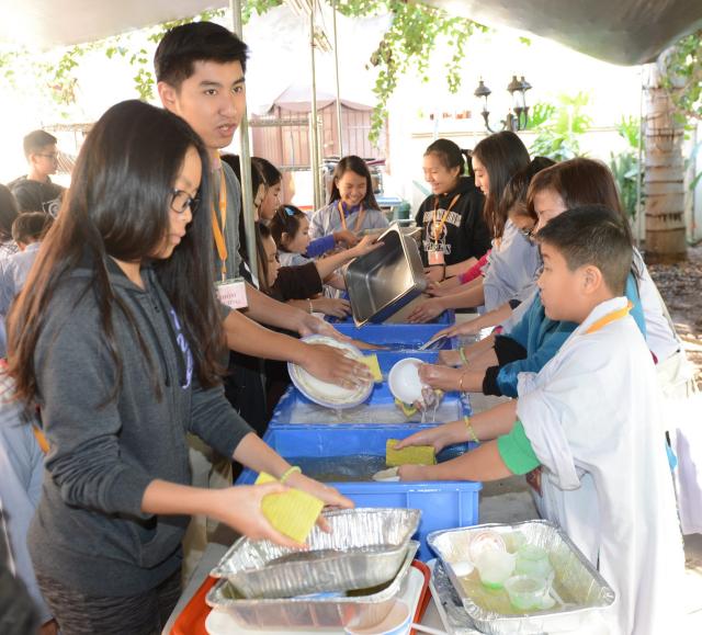 Chùa Đức Viên, San Jose ( Hoa Kỳ ) Tổ Chức Khoá Tu Thiếu Nhi Mùa Đông Và Hội Â3m Thực Mừng Năm Mới 2017.