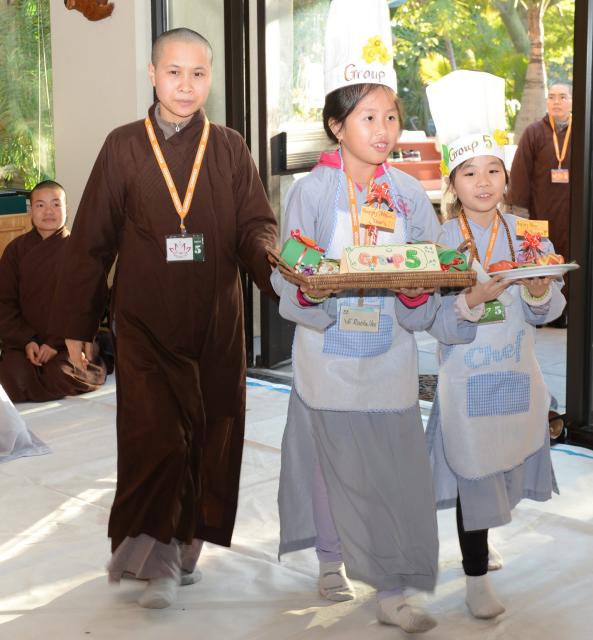 Chùa Đức Viên, San Jose ( Hoa Kỳ ) Tổ Chức Khoá Tu Thiếu Nhi Mùa Đông Và Hội Â3m Thực Mừng Năm Mới 2017.