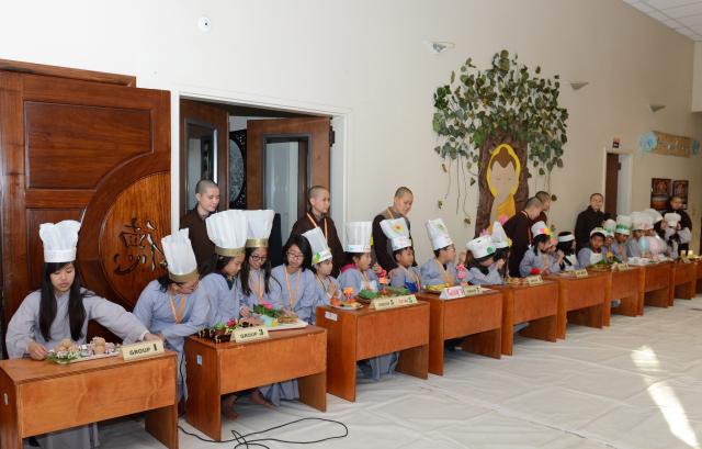 Chùa Đức Viên, San Jose ( Hoa Kỳ ) Tổ Chức Khoá Tu Thiếu Nhi Mùa Đông Và Hội Â3m Thực Mừng Năm Mới 2017.