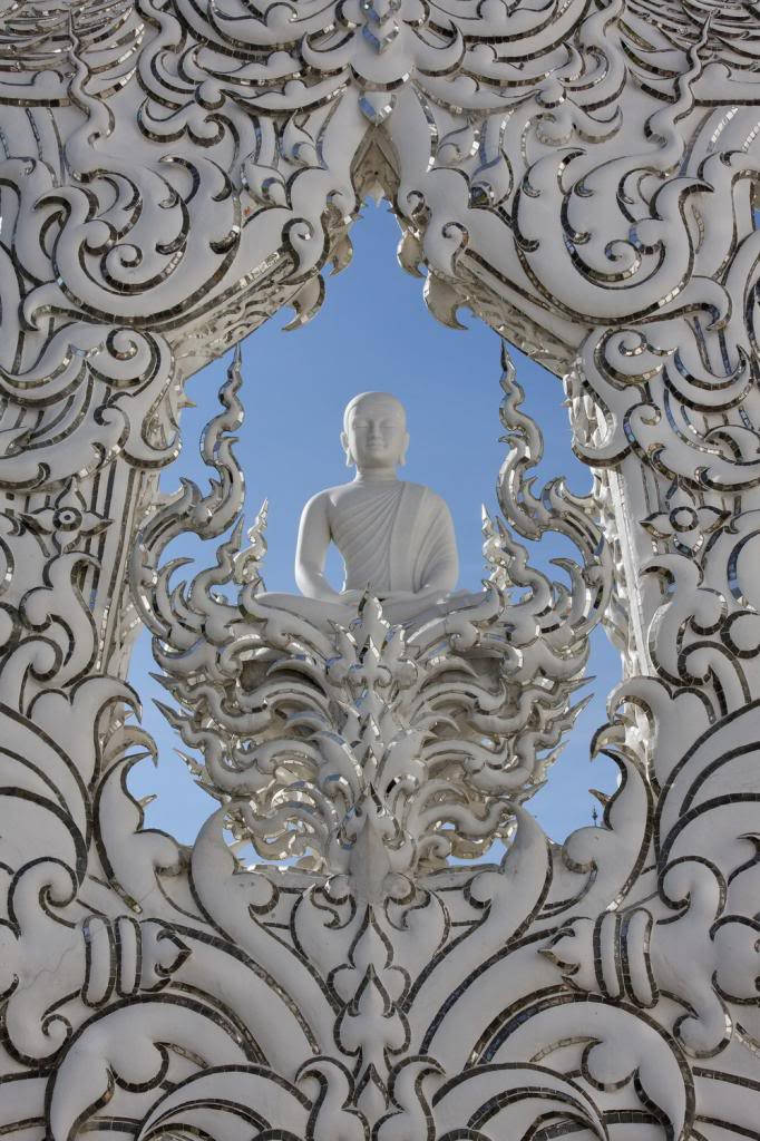 Khám phá Wat Rong Khun kỳ quan Phật giáo trắng của Thái Lan