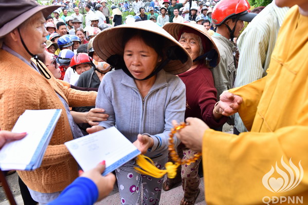Quỹ Đạo Phật Ngày Nay – Tổng Kết Chương Trình Trao Tặng Quà Tết Yêu Thương Cho Đồng Bào Lũ Lụt Tại Bình Định( C93)
