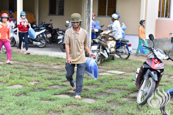 Quỹ Đạo Phật Ngày Nay – Tổng Kết Chương Trình Trao Tặng Quà Tết Yêu Thương Cho Đồng Bào Lũ Lụt Tại Bình Định( C93)
