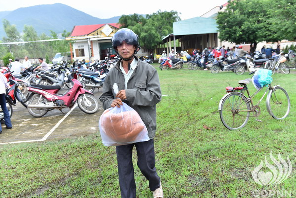 Quỹ Đạo Phật Ngày Nay – Tổng Kết Chương Trình Trao Tặng Quà Tết Yêu Thương Cho Đồng Bào Lũ Lụt Tại Bình Định( C93)