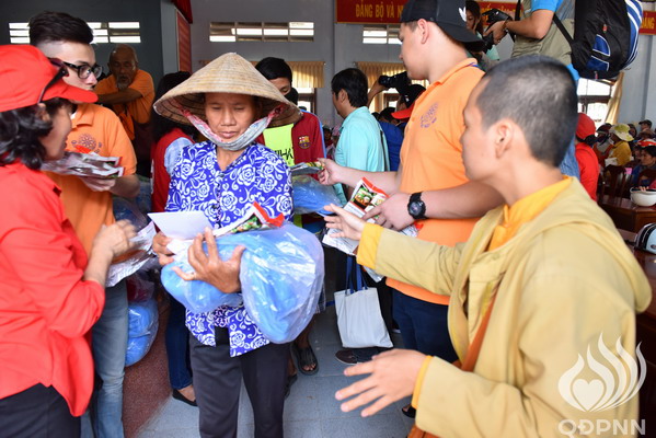 Quỹ Đạo Phật Ngày Nay – Tổng Kết Chương Trình Trao Tặng Quà Tết Yêu Thương Cho Đồng Bào Lũ Lụt Tại Bình Định( C93)