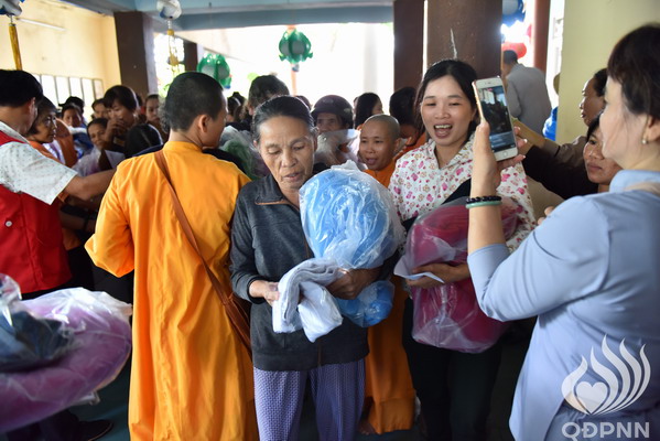 Quỹ Đạo Phật Ngày Nay – Tổng Kết Chương Trình Trao Tặng Quà Tết Yêu Thương Cho Đồng Bào Lũ Lụt Tại Bình Định( C93)