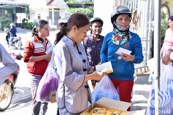 Quỹ Đạo Phật Ngày Nay – Tổng Kết Chương Trình Trao Tặng Quà Tết Yêu Thương Cho Đồng Bào Lũ Lụt Tại Bình Định( C93)