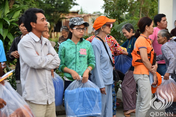 Quỹ Đạo Phật Ngày Nay – Tổng Kết Chương Trình Trao Tặng Quà Tết Yêu Thương Cho Đồng Bào Lũ Lụt Tại Bình Định( C93)