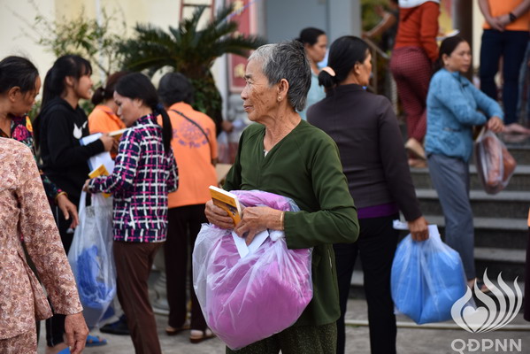 Quỹ Đạo Phật Ngày Nay – Tổng Kết Chương Trình Trao Tặng Quà Tết Yêu Thương Cho Đồng Bào Lũ Lụt Tại Bình Định( C93)