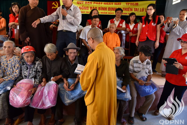 Quỹ Đạo Phật Ngày Nay – Tổng Kết Chương Trình Trao Tặng Quà Tết Yêu Thương Cho Đồng Bào Lũ Lụt Tại Bình Định( C93)