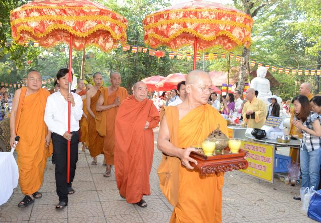 Thiền viện Phước Sơn, Đồng Nai tổ chức Đại lễ Dâng y Kathina 2016 &amp; đón nhận 2 kỷ lục Phật giáo Việt Nam