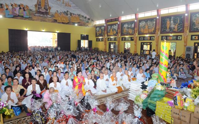 Thiền viện Phước Sơn, Đồng Nai tổ chức Đại lễ Dâng y Kathina 2016 &amp; đón nhận 2 kỷ lục Phật giáo Việt Nam