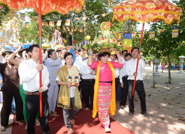 Thiền viện Phước Sơn, Đồng Nai tổ chức Đại lễ Dâng y Kathina 2016 &amp; đón nhận 2 kỷ lục Phật giáo Việt Nam