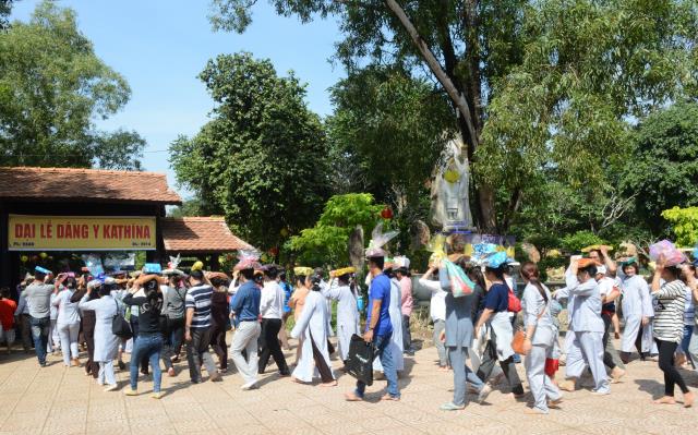 Thiền viện Phước Sơn, Đồng Nai tổ chức Đại lễ Dâng y Kathina 2016 &amp; đón nhận 2 kỷ lục Phật giáo Việt Nam