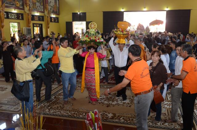 Thiền viện Phước Sơn, Đồng Nai tổ chức Đại lễ Dâng y Kathina 2016 &amp; đón nhận 2 kỷ lục Phật giáo Việt Nam