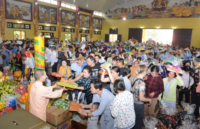 Thiền viện Phước Sơn, Đồng Nai tổ chức Đại lễ Dâng y Kathina 2016 &amp; đón nhận 2 kỷ lục Phật giáo Việt Nam