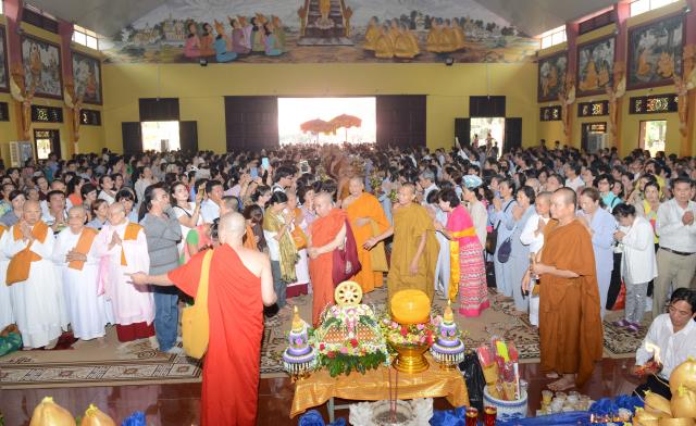 Thiền viện Phước Sơn, Đồng Nai tổ chức Đại lễ Dâng y Kathina 2016 &amp; đón nhận 2 kỷ lục Phật giáo Việt Nam