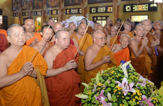 Thiền viện Phước Sơn, Đồng Nai tổ chức Đại lễ Dâng y Kathina 2016 &amp; đón nhận 2 kỷ lục Phật giáo Việt Nam