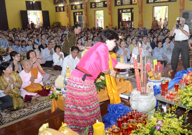 Thiền viện Phước Sơn, Đồng Nai tổ chức Đại lễ Dâng y Kathina 2016 &amp; đón nhận 2 kỷ lục Phật giáo Việt Nam