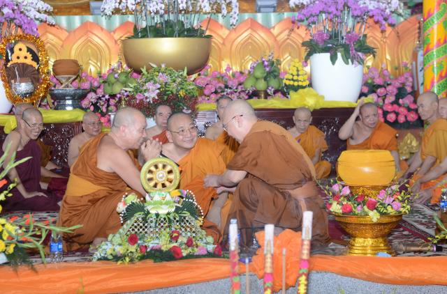 Thiền viện Phước Sơn, Đồng Nai tổ chức Đại lễ Dâng y Kathina 2016 &amp; đón nhận 2 kỷ lục Phật giáo Việt Nam