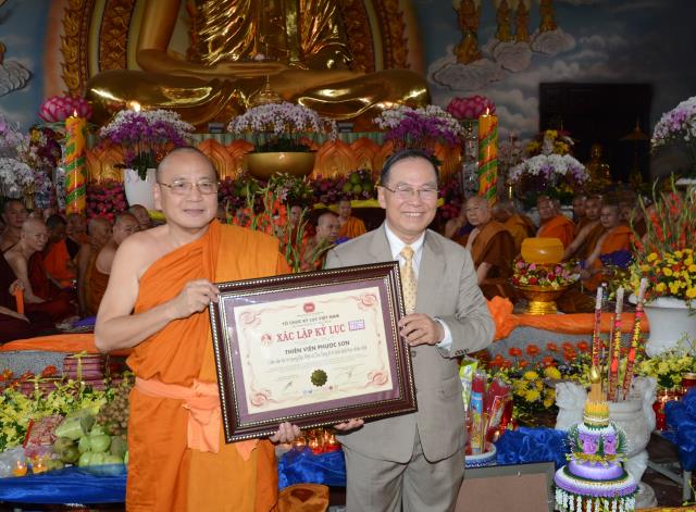 Thiền viện Phước Sơn, Đồng Nai tổ chức Đại lễ Dâng y Kathina 2016 &amp; đón nhận 2 kỷ lục Phật giáo Việt Nam