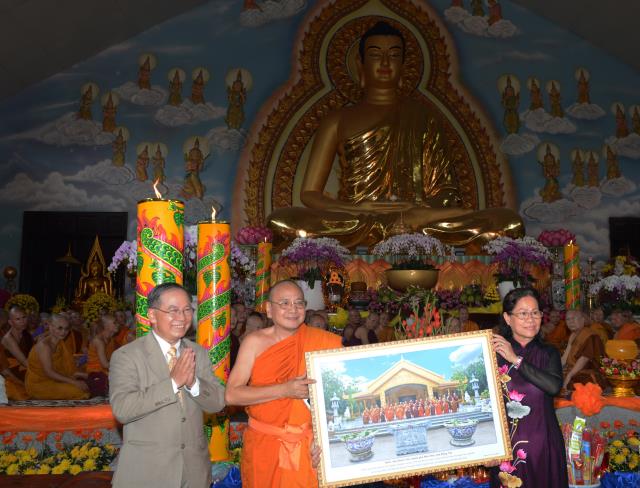 Thiền viện Phước Sơn, Đồng Nai tổ chức Đại lễ Dâng y Kathina 2016 &amp; đón nhận 2 kỷ lục Phật giáo Việt Nam