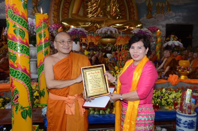 Thiền viện Phước Sơn, Đồng Nai tổ chức Đại lễ Dâng y Kathina 2016 &amp; đón nhận 2 kỷ lục Phật giáo Việt Nam