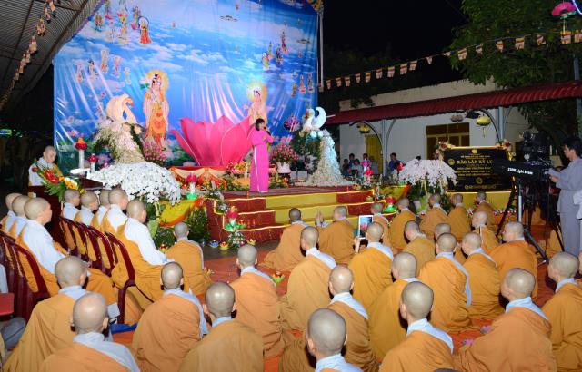 Chùa Long Vân ( Đồng Nai ) Tổ Chức Lễ Hội Hoa Đăng Vía Đức Phật A Mi Đà Và Nhận Bằng Kỷ Lục Việt Nam