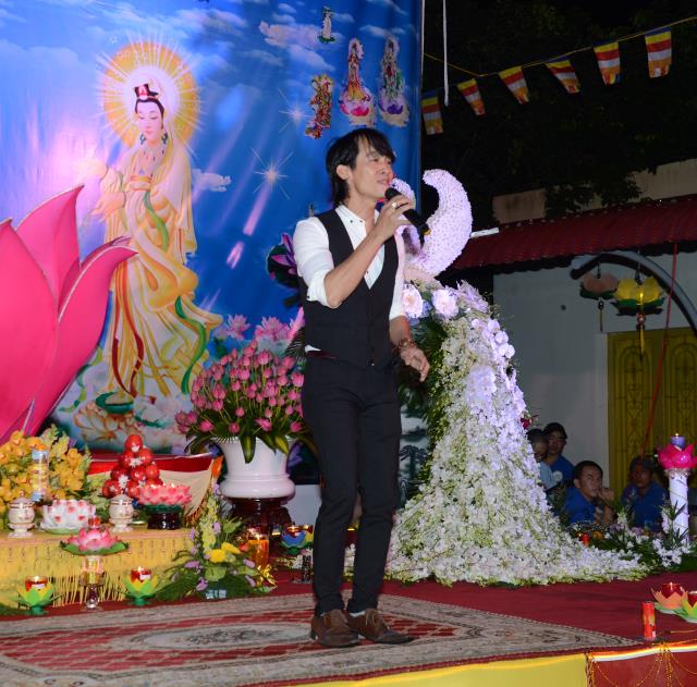 Chùa Long Vân ( Đồng Nai ) Tổ Chức Lễ Hội Hoa Đăng Vía Đức Phật A Mi Đà Và Nhận Bằng Kỷ Lục Việt Nam