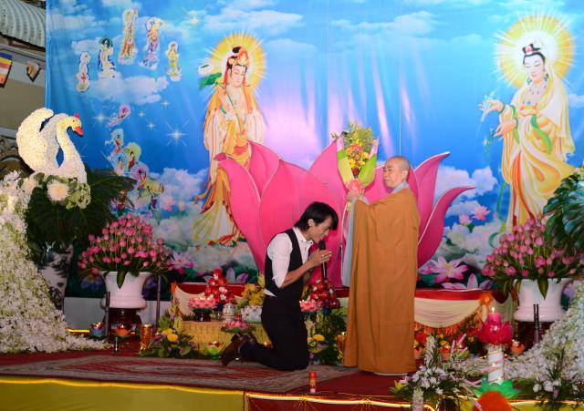 Chùa Long Vân ( Đồng Nai ) Tổ Chức Lễ Hội Hoa Đăng Vía Đức Phật A Mi Đà Và Nhận Bằng Kỷ Lục Việt Nam