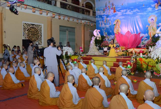 Chùa Long Vân ( Đồng Nai ) Tổ Chức Lễ Hội Hoa Đăng Vía Đức Phật A Mi Đà Và Nhận Bằng Kỷ Lục Việt Nam